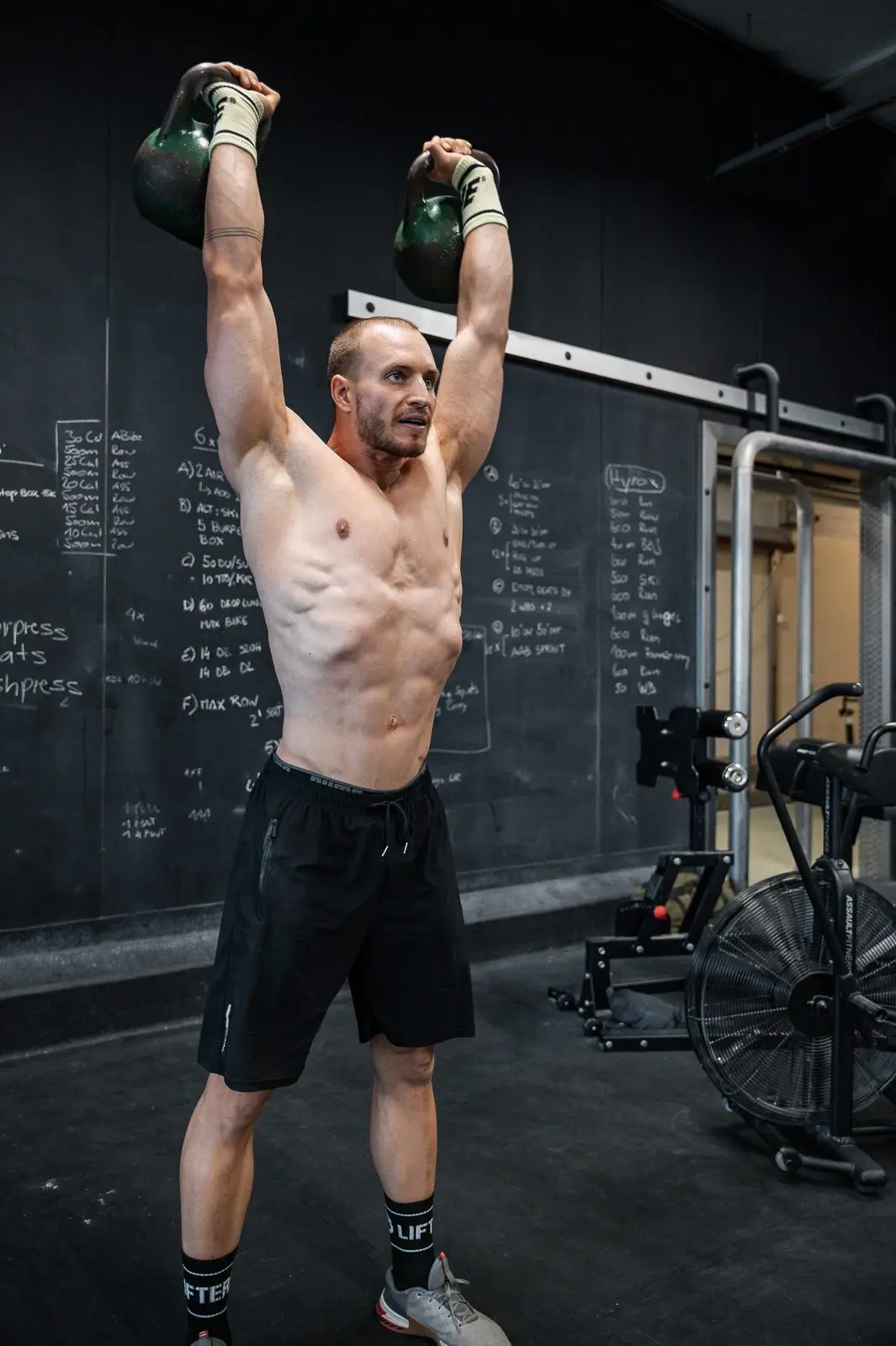 TRUE coach training with kettlebells in the gym